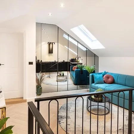 Candy Rose Lux Centre Apartment